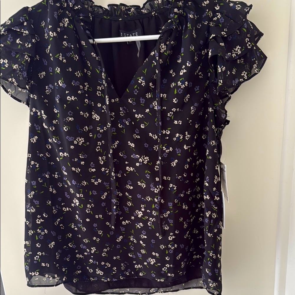 NWT 1STATE Black Ruffled Blouse with V-Neck. Flutter sleeve, flower print. Lined